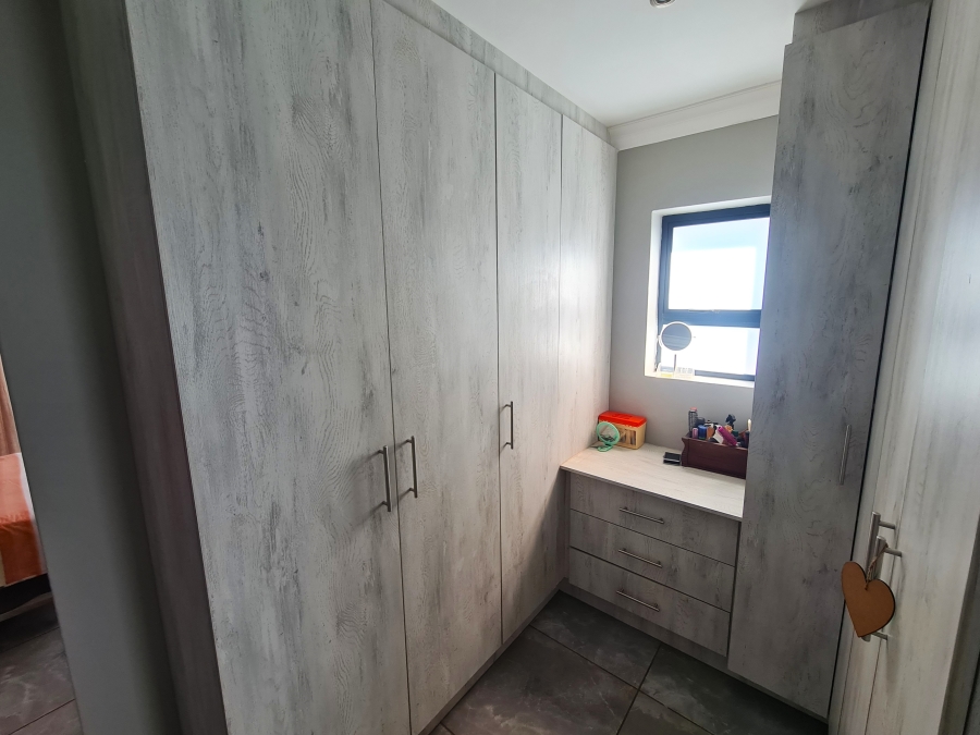 5 Bedroom Property for Sale in Noorsekloof Eastern Cape